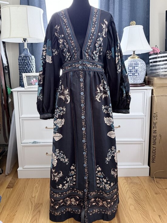 FARM Rio Dresses & Skirts - FARM Rio BLOSSOM TAPESTRY BLACK MIDI DRESS XL NWT